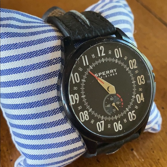 Sperry Topsider Precisión timepiece.